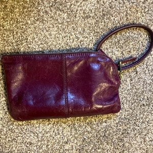 Hobo Sable wristlet in Merlot